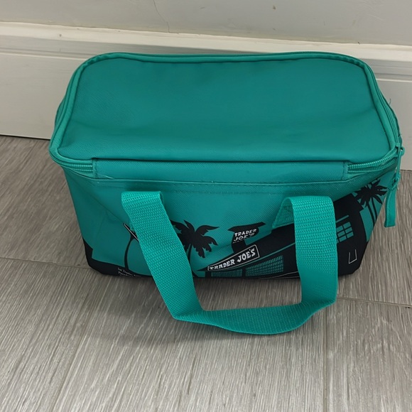 Trader Joe’s MINI insulated bag. TEAL. TURQUOISE. NWT. 2024 new release. - Picture 3 of 6